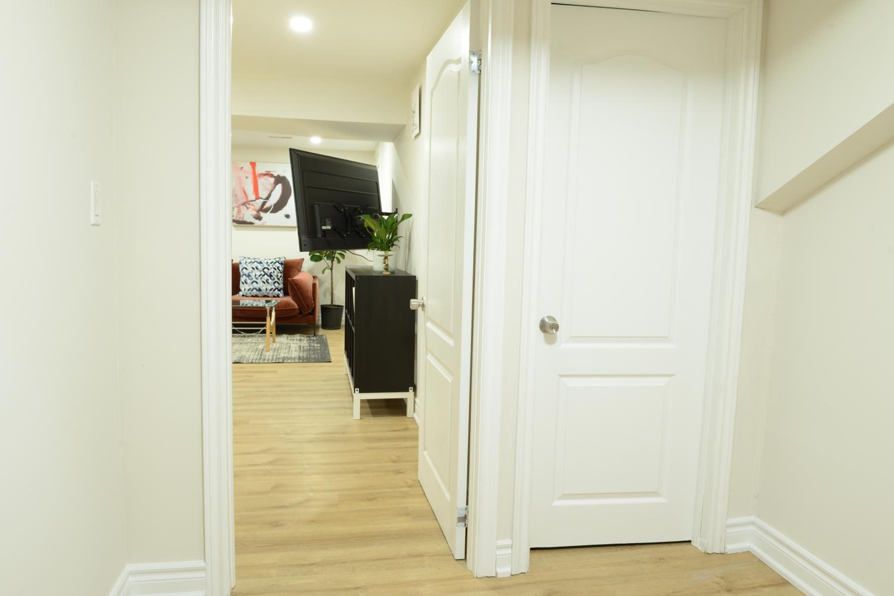 Spacious 2-Bed-Room near Yonge & Major Mackenzie