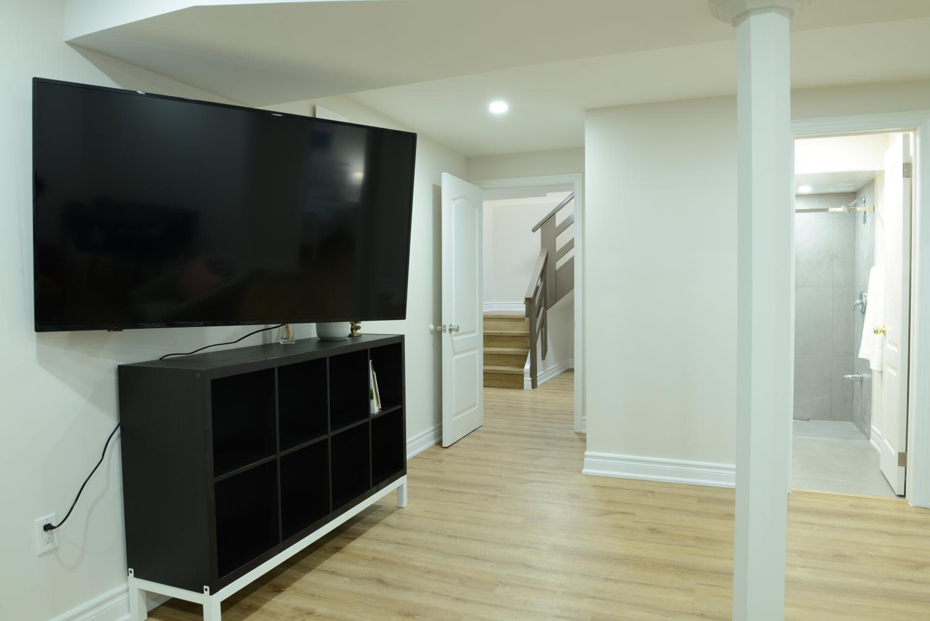 Spacious 2-Bed-Room near Yonge & Major Mackenzie