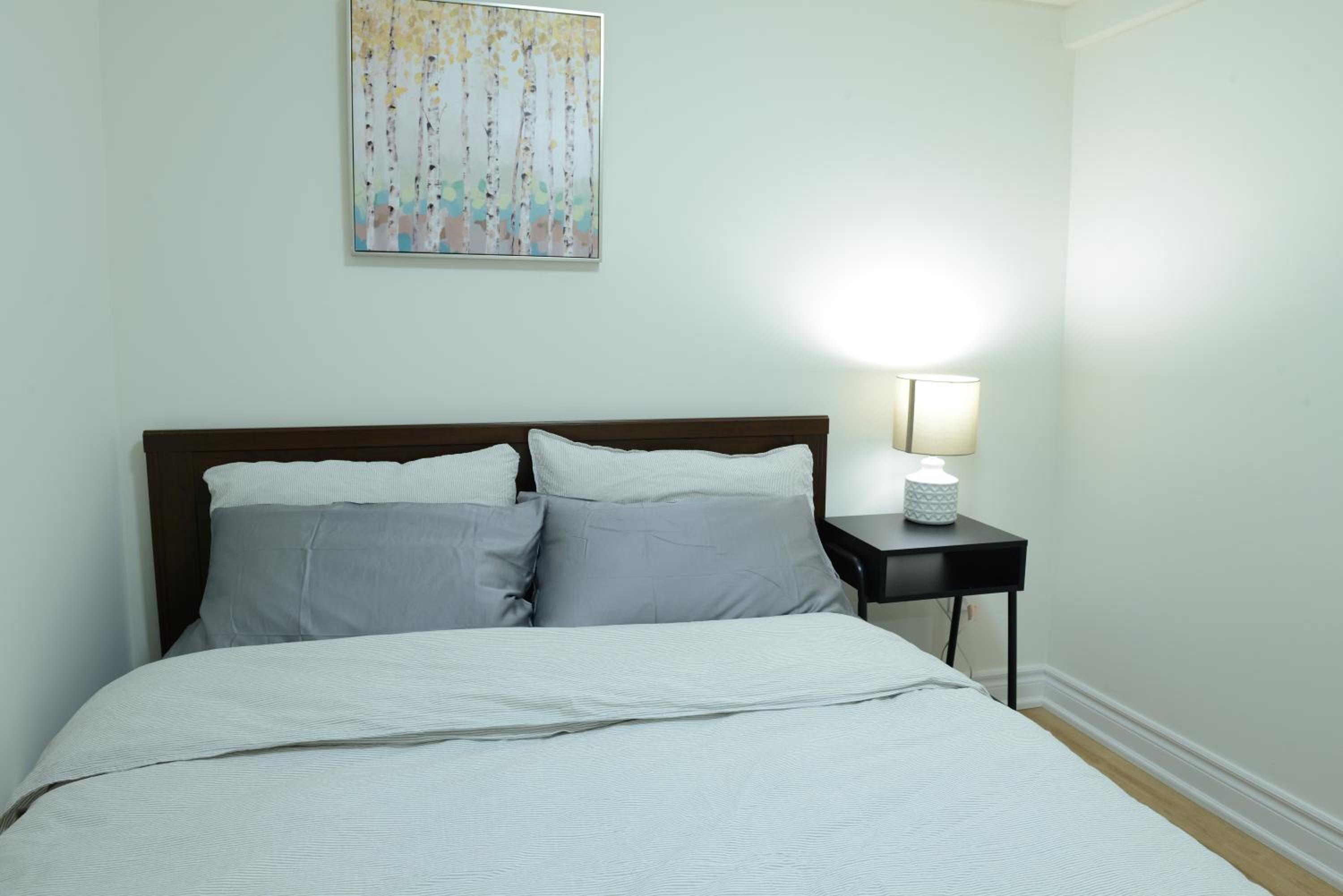 Spacious 2-Bed-Room near Yonge & Major Mackenzie