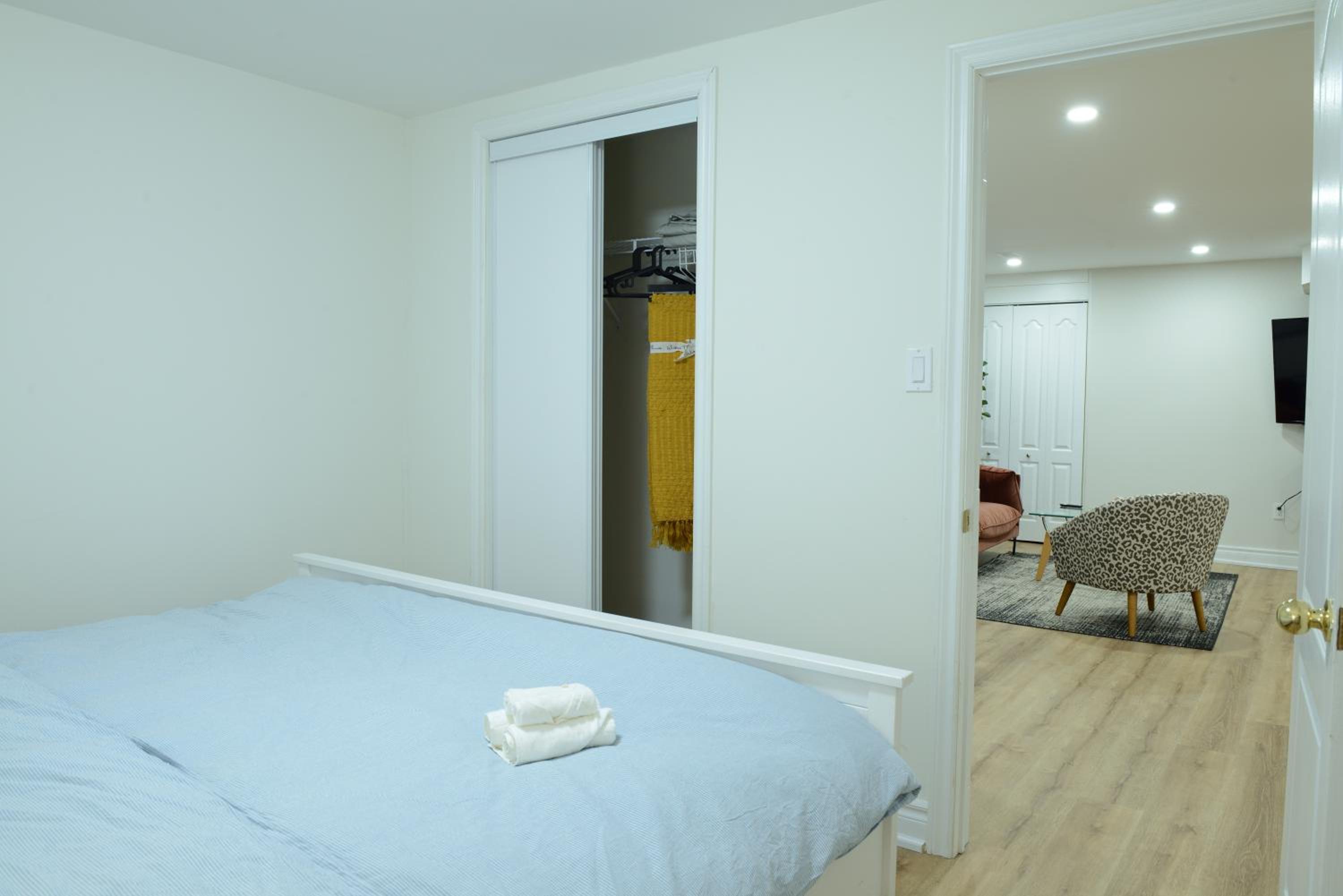 Spacious 2-Bed-Room near Yonge & Major Mackenzie