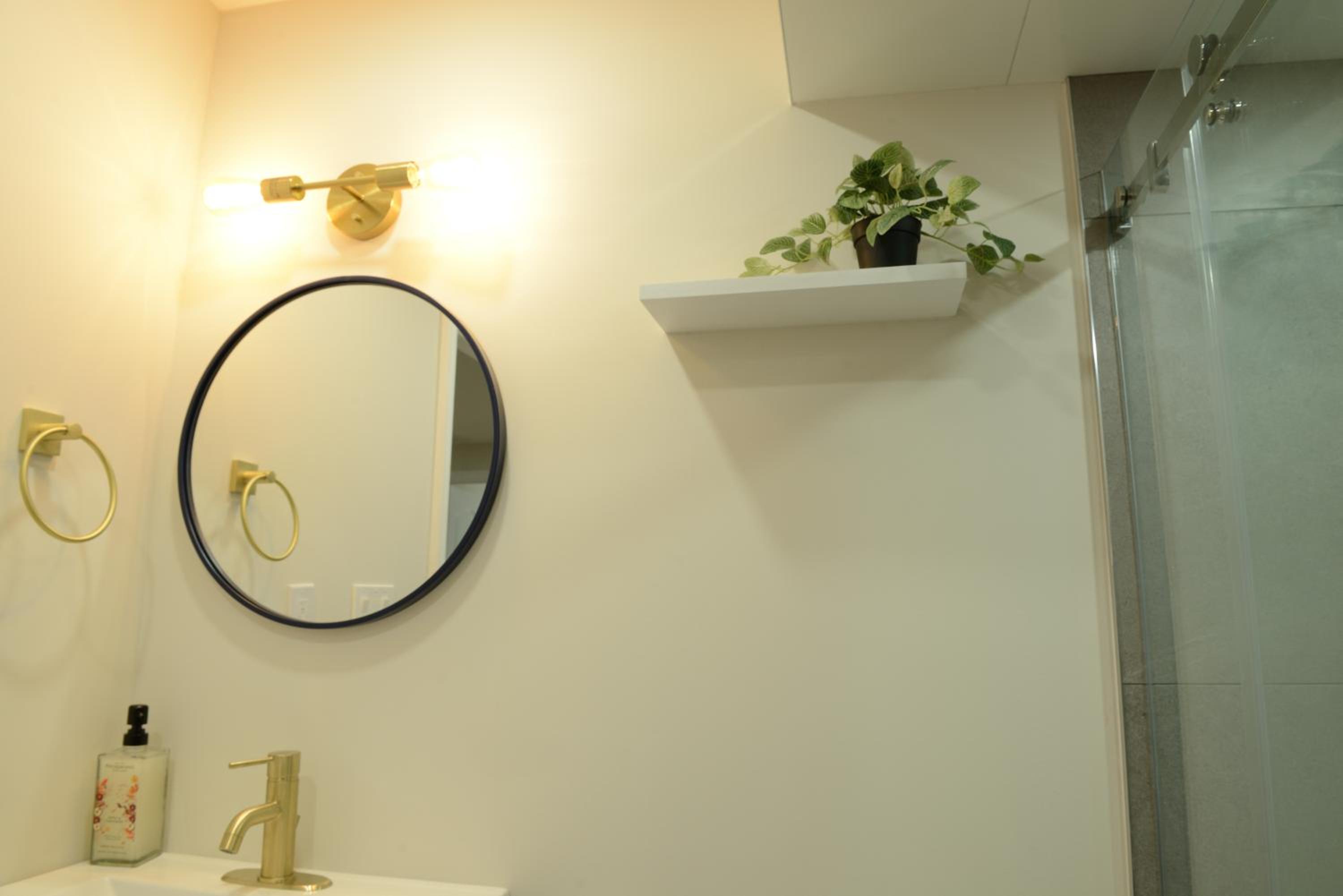 Spacious 2-Bed-Room near Yonge & Major Mackenzie