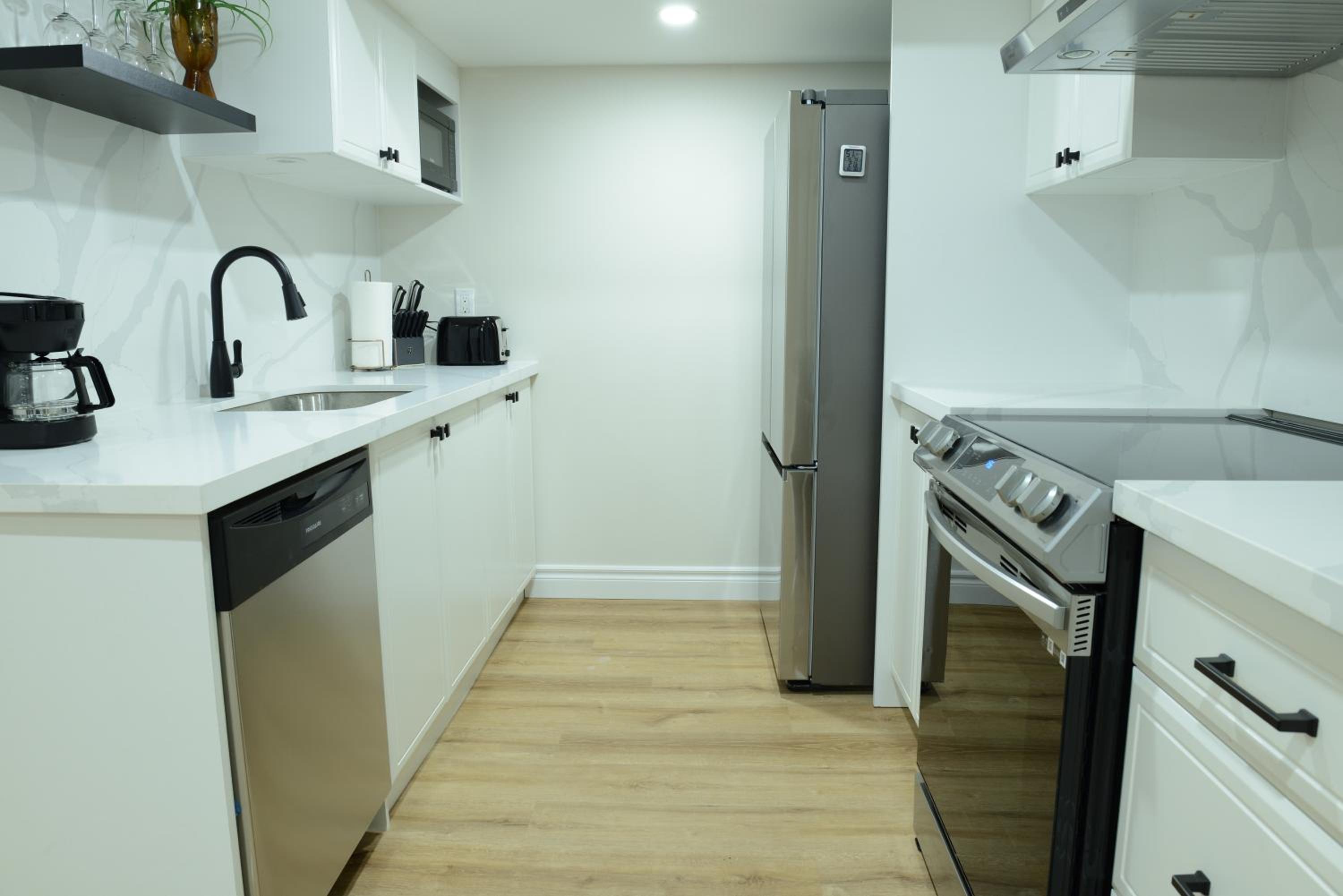 Spacious 2-Bed-Room near Yonge & Major Mackenzie
