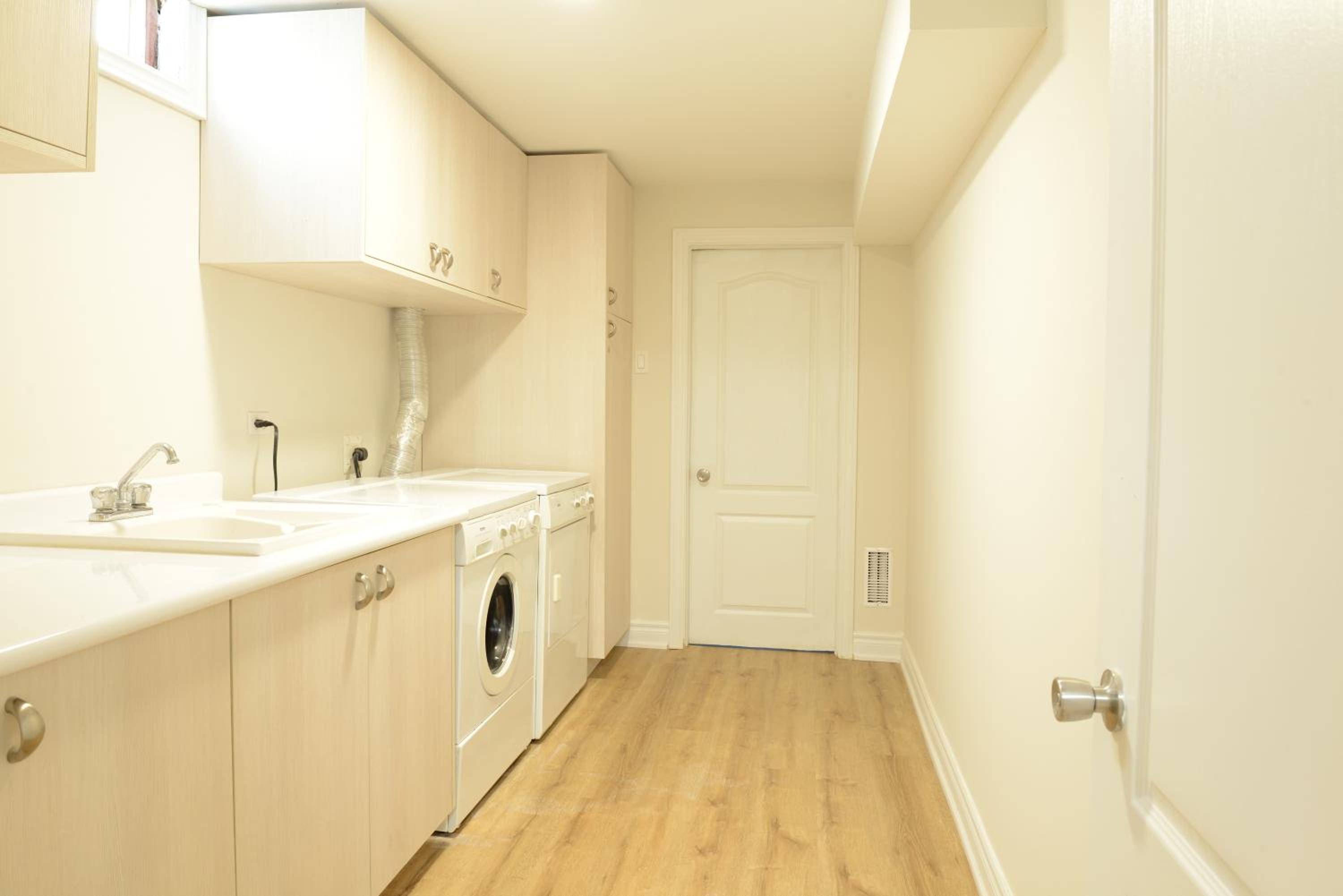 Spacious 2-Bed-Room near Yonge & Major Mackenzie