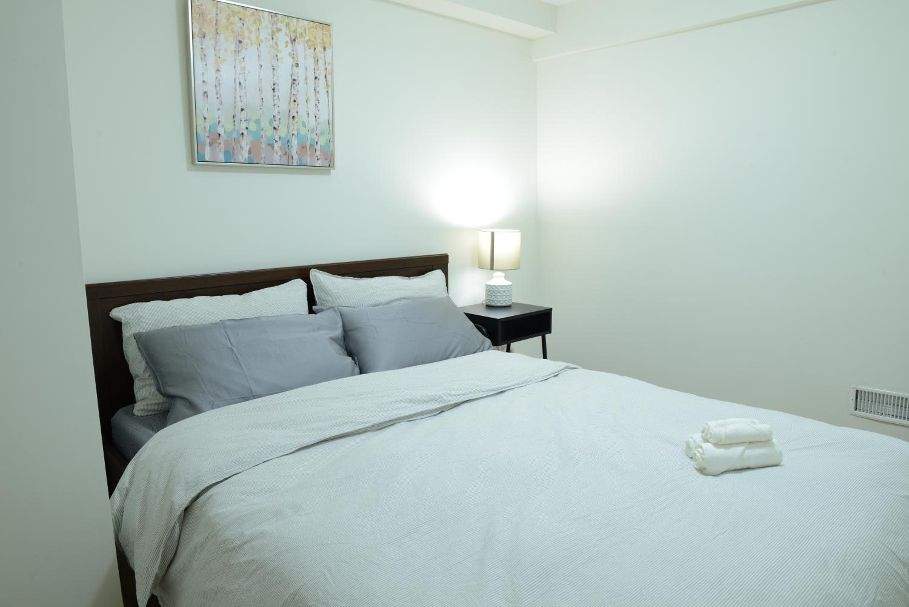 Spacious 2-Bed-Room near Yonge & Major Mackenzie
