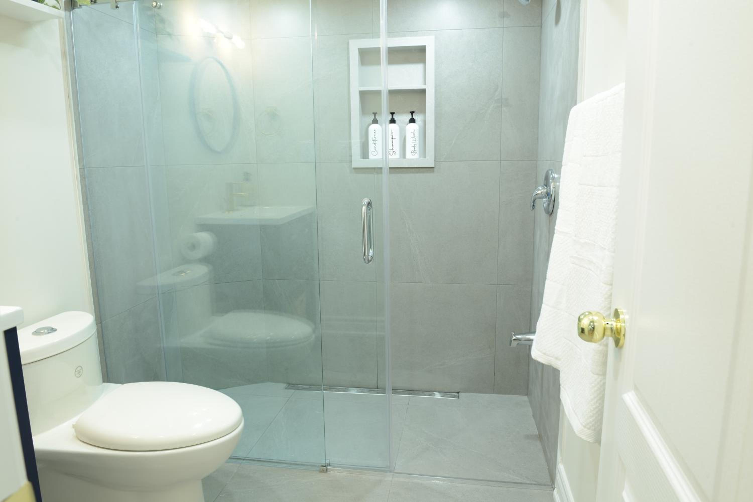 Spacious 2-Bed-Room near Yonge & Major Mackenzie
