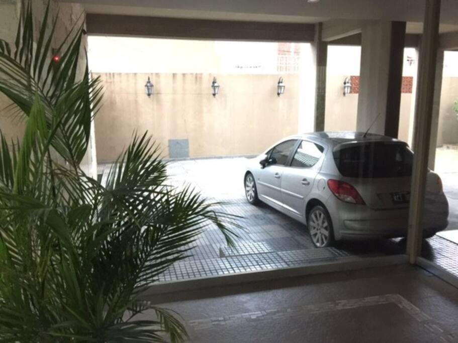 Depto moderno. Excelente ubicación con Cochera