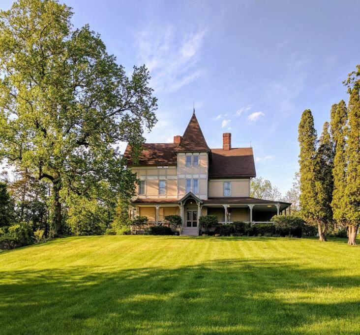 Mount Merino Manor