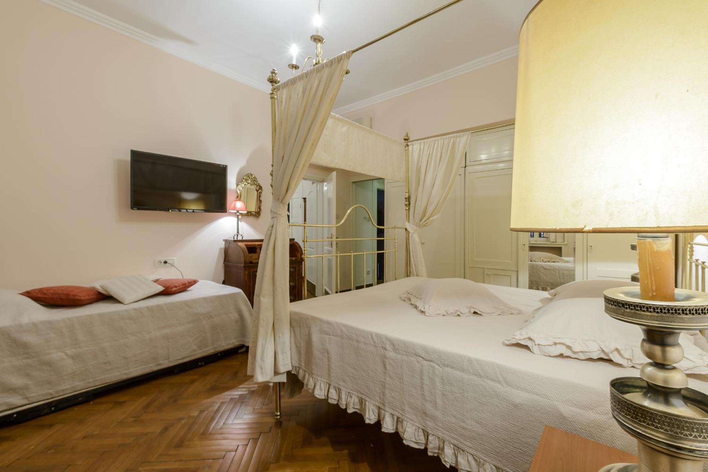 Villa Mediteran Old Town, 5 En-Suites and Hot Tub