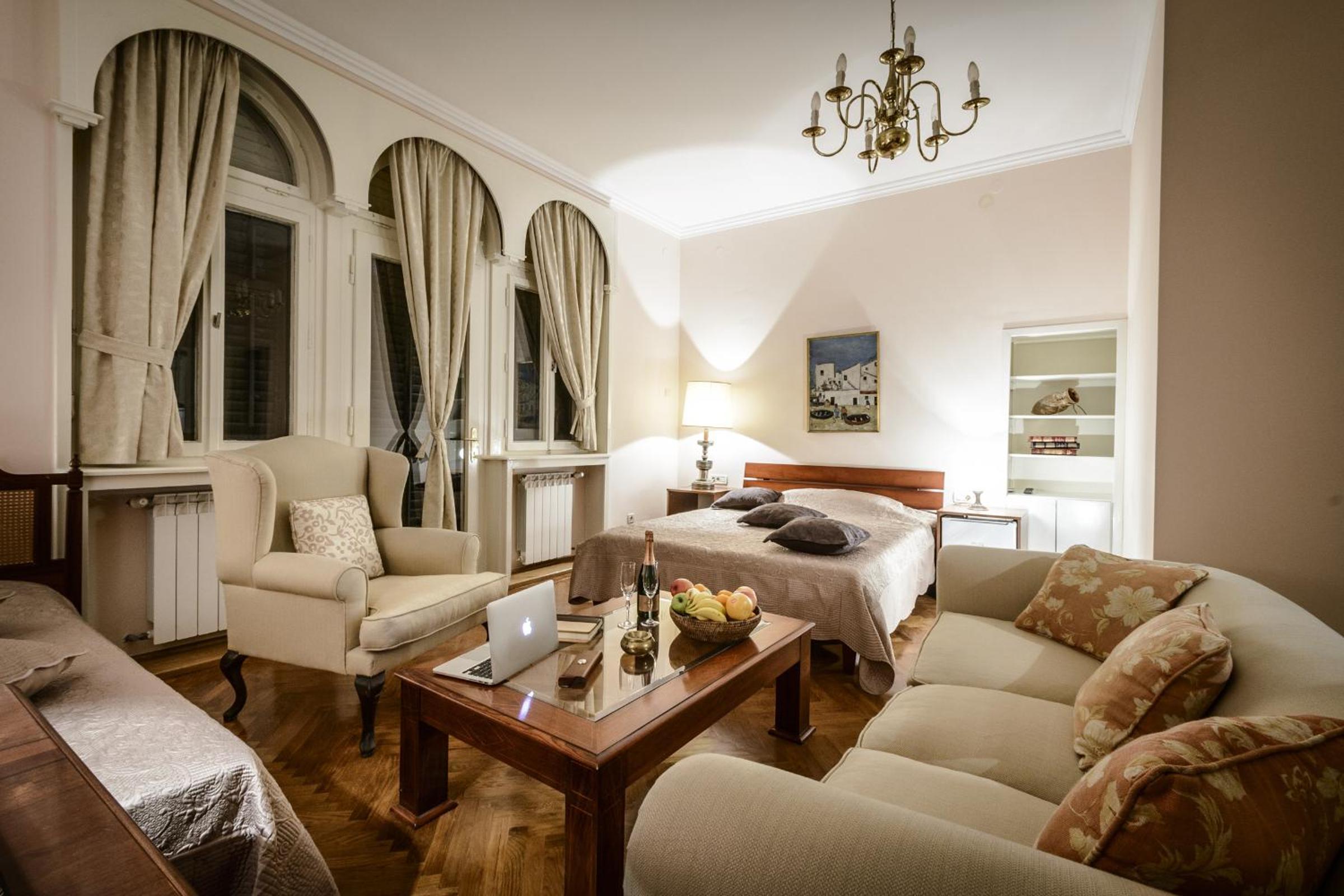 Villa Mediteran Old Town, 5 En-Suites and Hot Tub