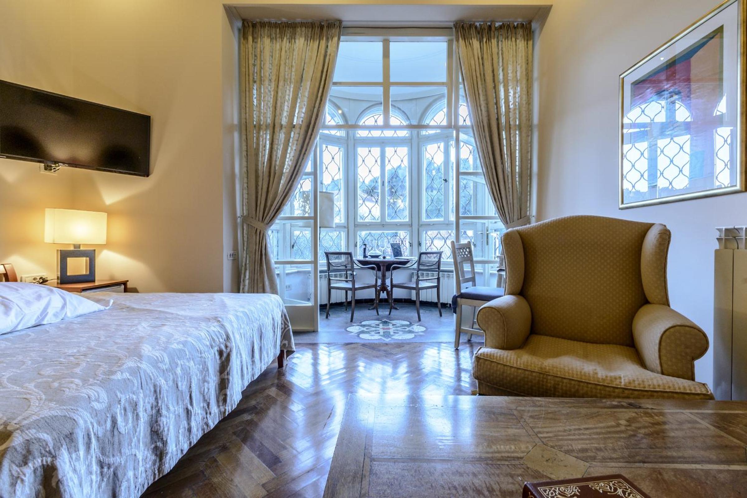 Villa Mediteran Old Town, 5 En-Suites and Hot Tub