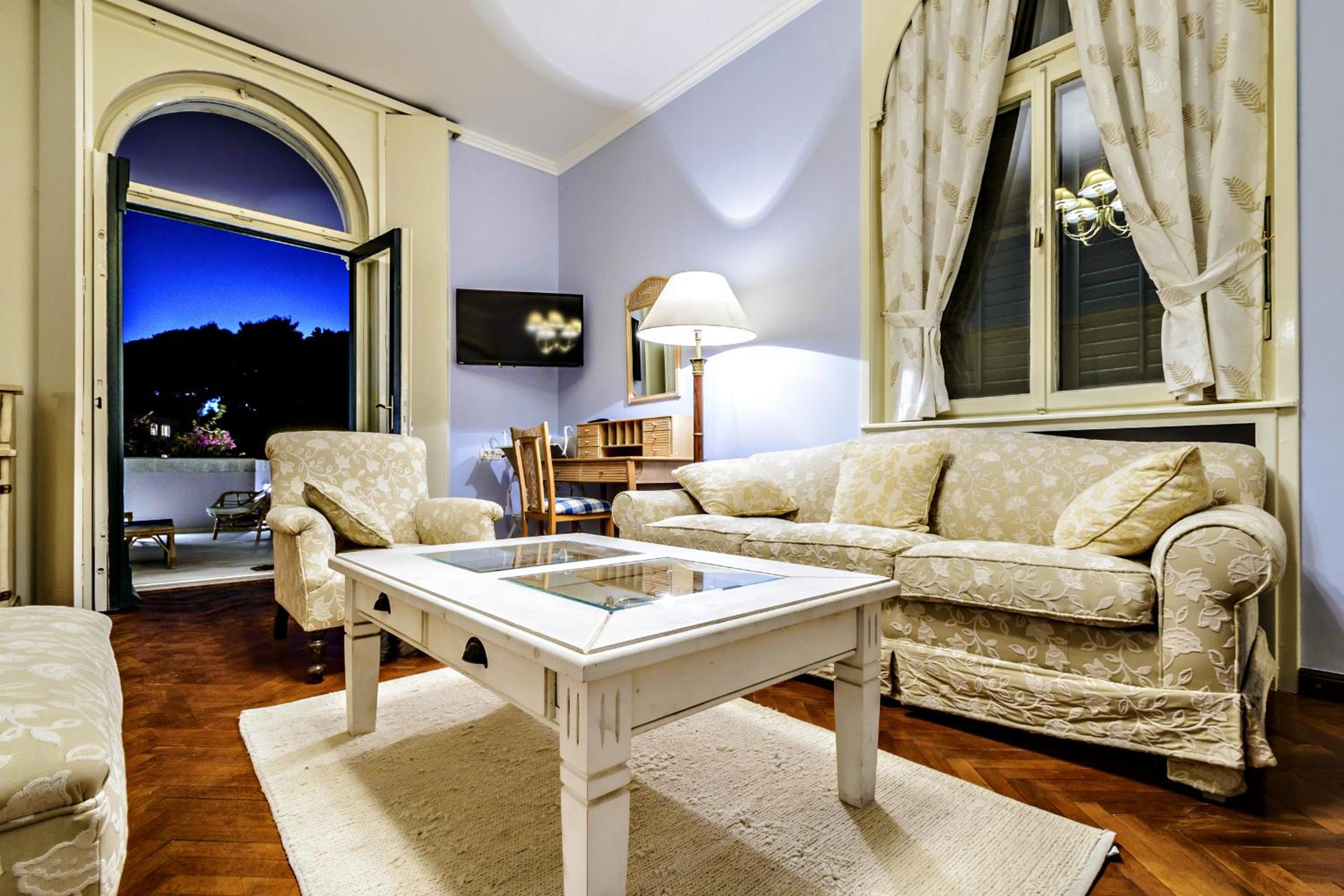 Villa Mediteran Old Town, 5 En-Suites and Hot Tub