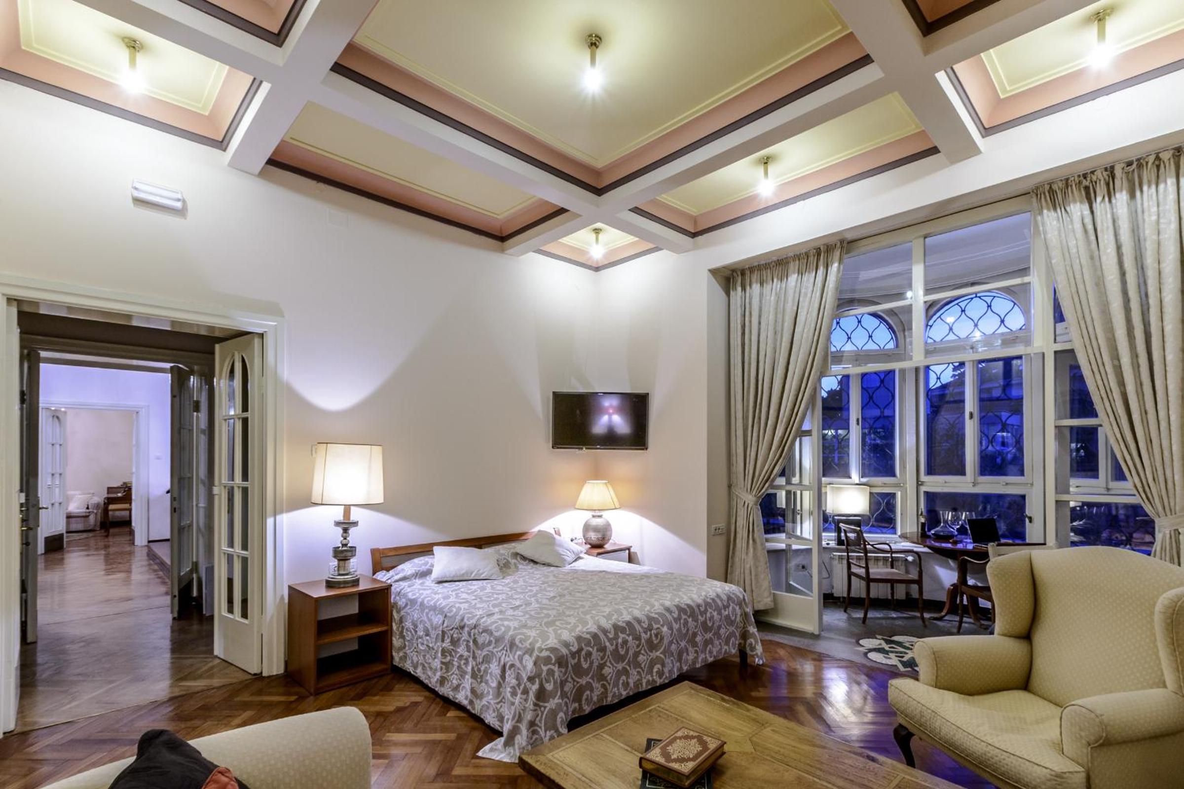 Villa Mediteran Old Town, 5 En-Suites and Hot Tub