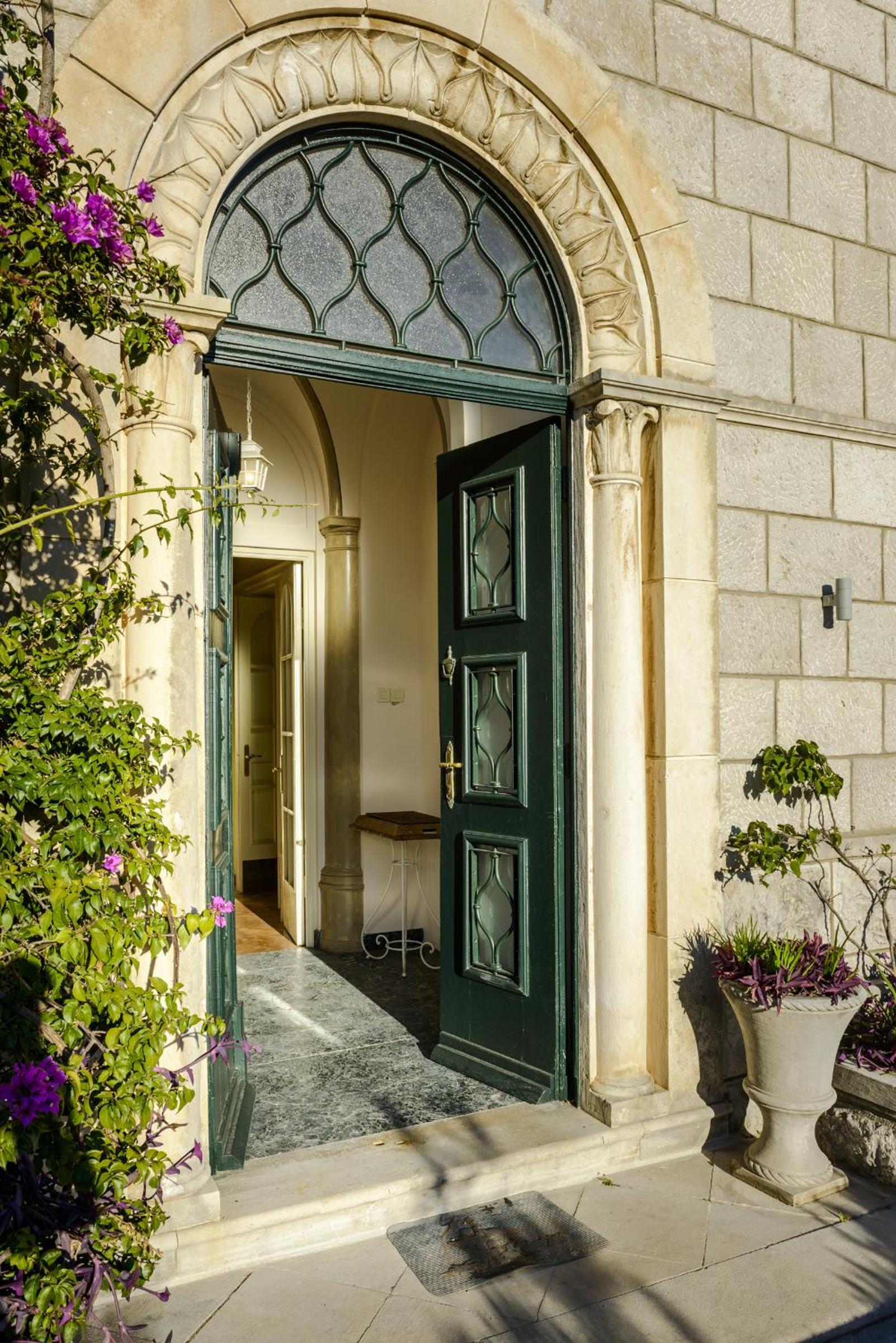 Villa Mediteran Old Town, 5 En-Suites and Hot Tub