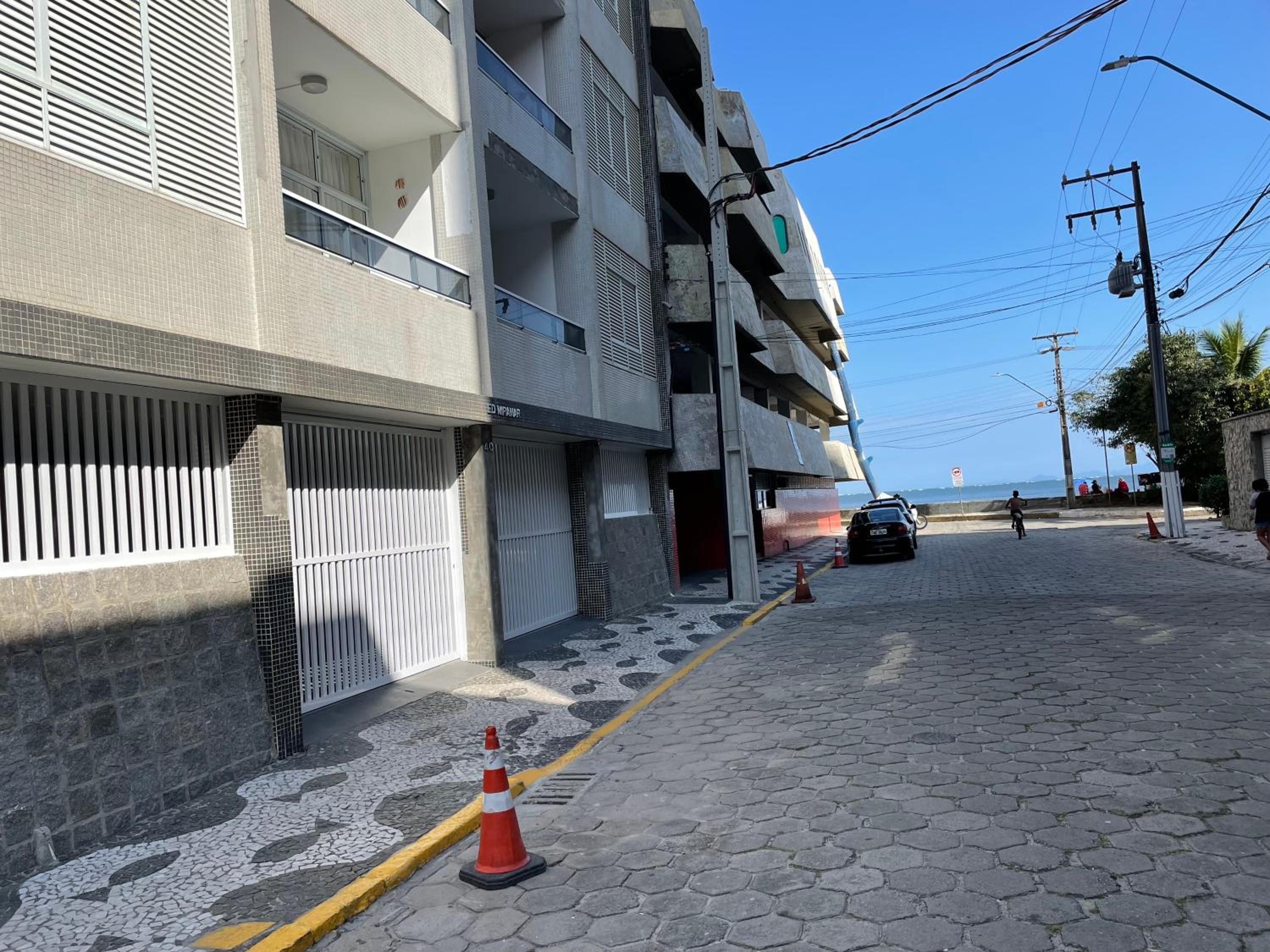 Apartamento Maré Mansa a 30 metros da praia Mansa em Caiobá com Wifi