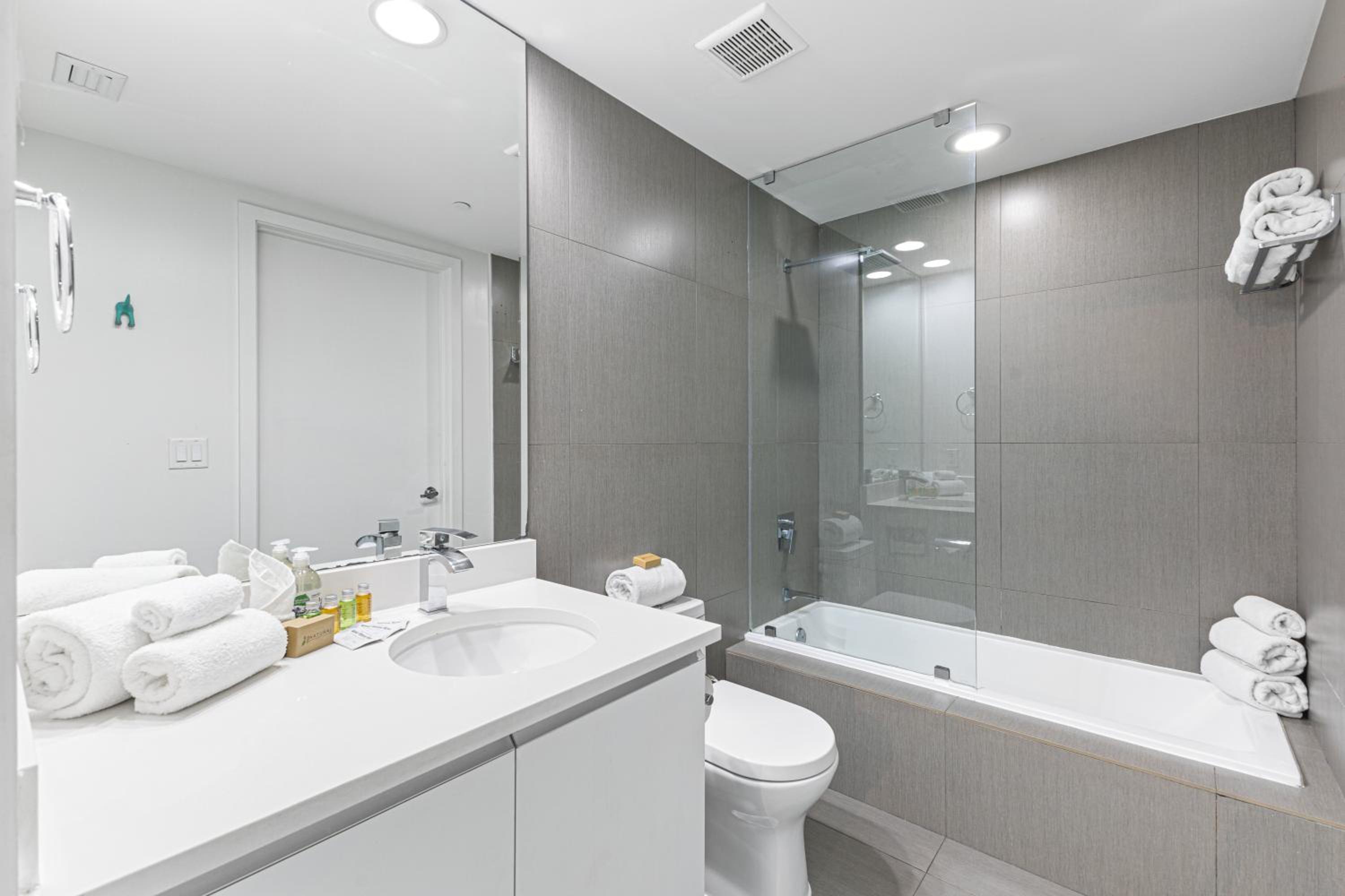 Dharma Home Suites Miami Beach at Monte Carlo