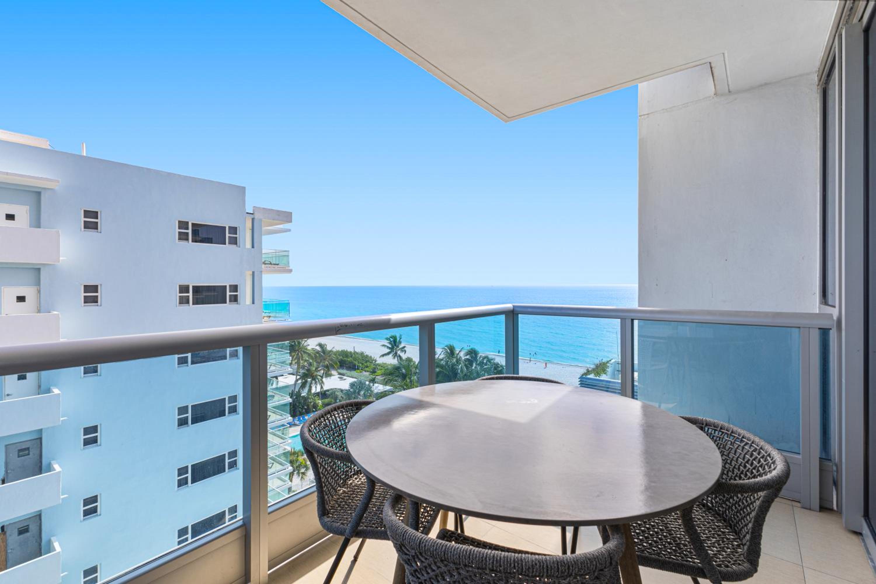 Dharma Home Suites Miami Beach at Monte Carlo