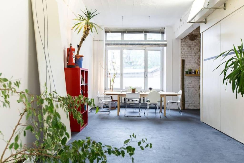 200qm Loft for Friends and Family - on the Spree!