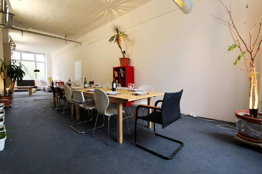 200qm Loft for Friends and Family - on the Spree! photo 4