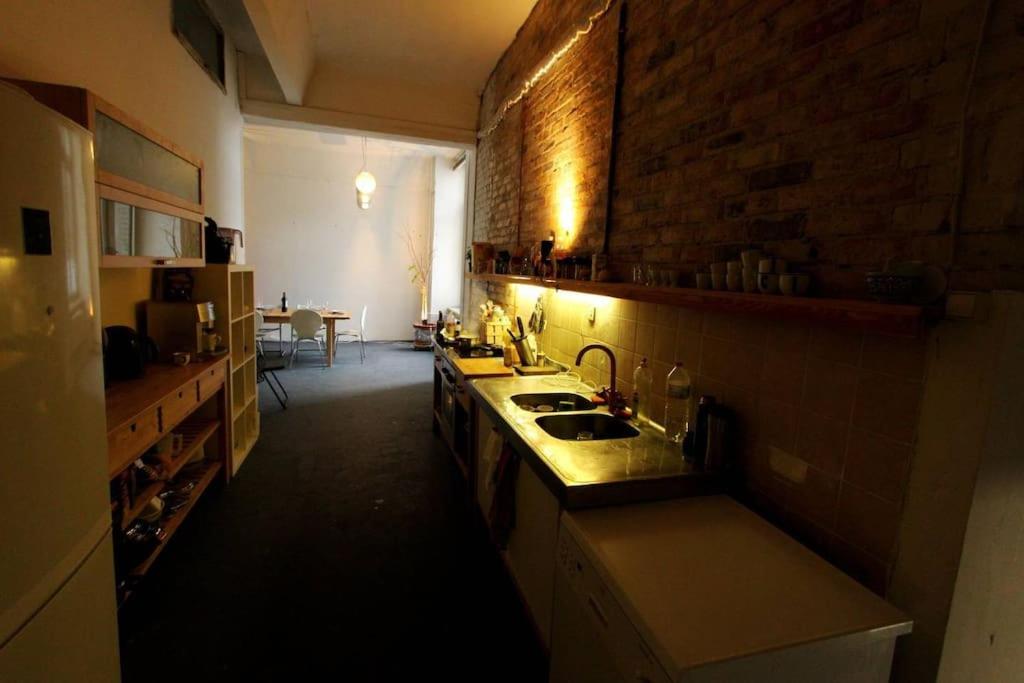 200qm Loft for Friends and Family - on the Spree!