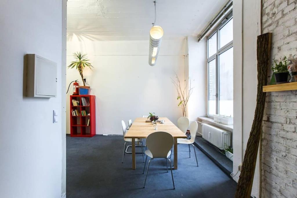 200qm Loft for Friends and Family - on the Spree! photo 5