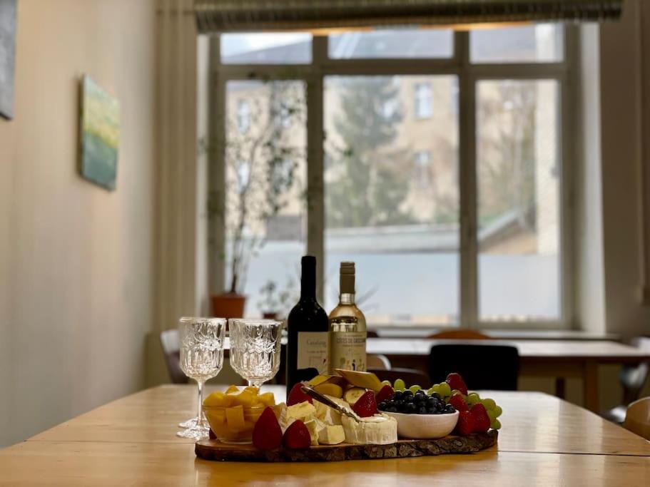 200qm Loft for Friends and Family - on the Spree!