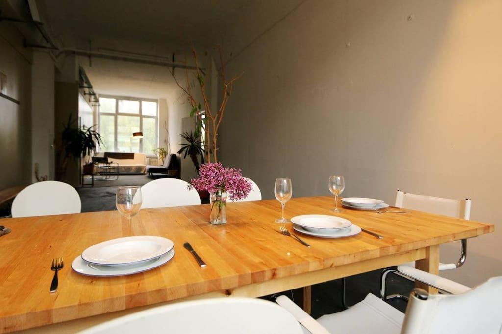 200qm Loft for Friends and Family - on the Spree!