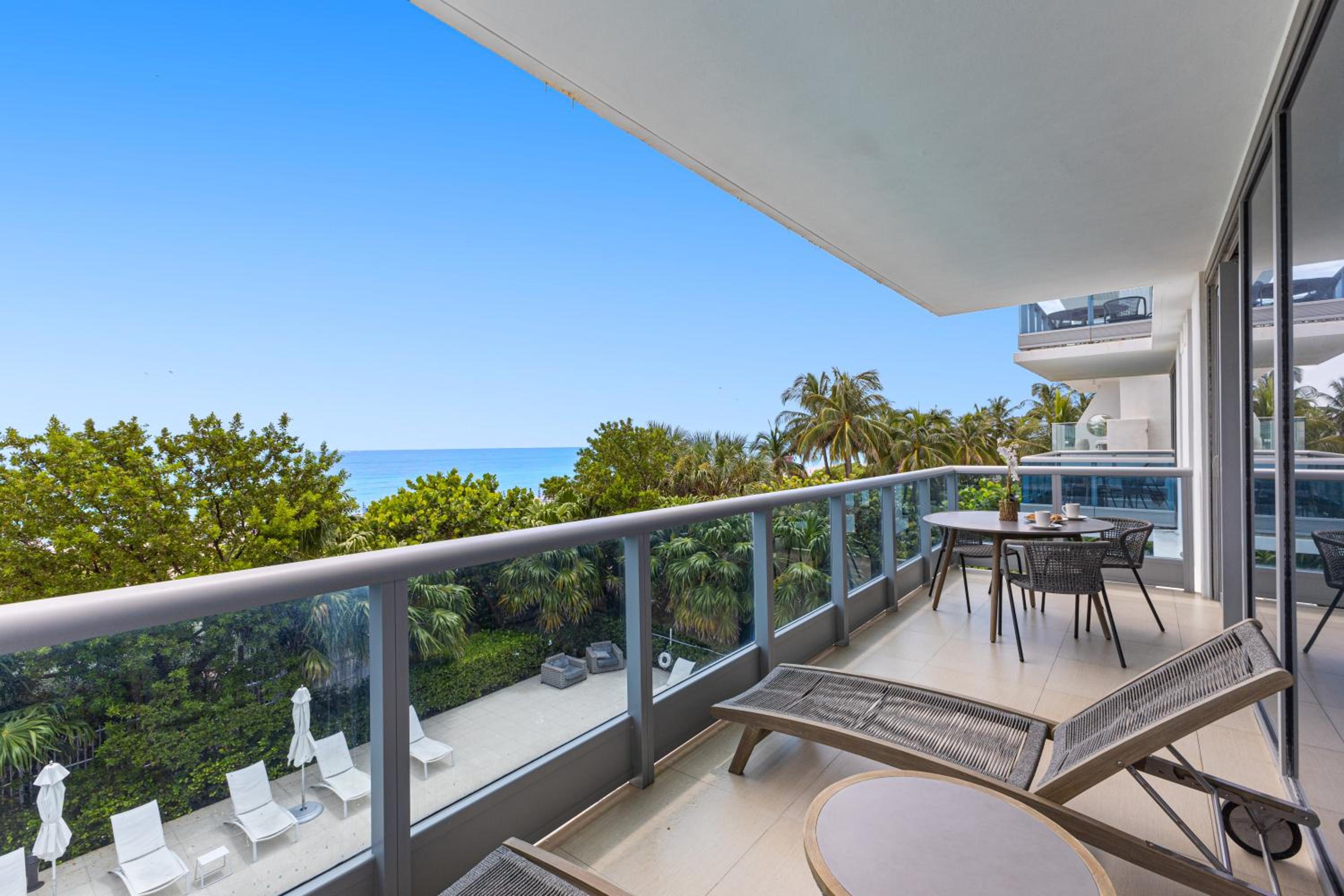 Dharma Home Suites Miami Beach at Monte Carlo