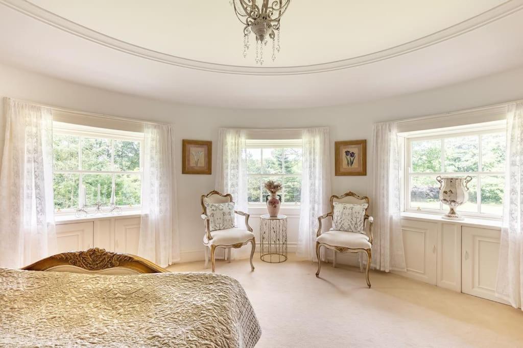 Luxury Scottish Manor house + jacuzzi + bbq cabin + helipad view 2