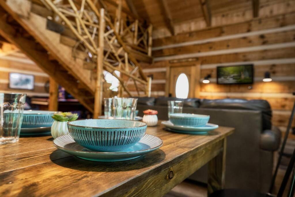 Our Bear Hideaway - Couples retreat, hot tub, pool table, arcade view 3