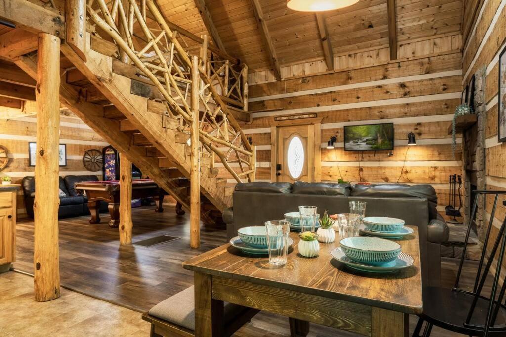 Our Bear Hideaway - Couples retreat, hot tub, pool table, arcade view 4