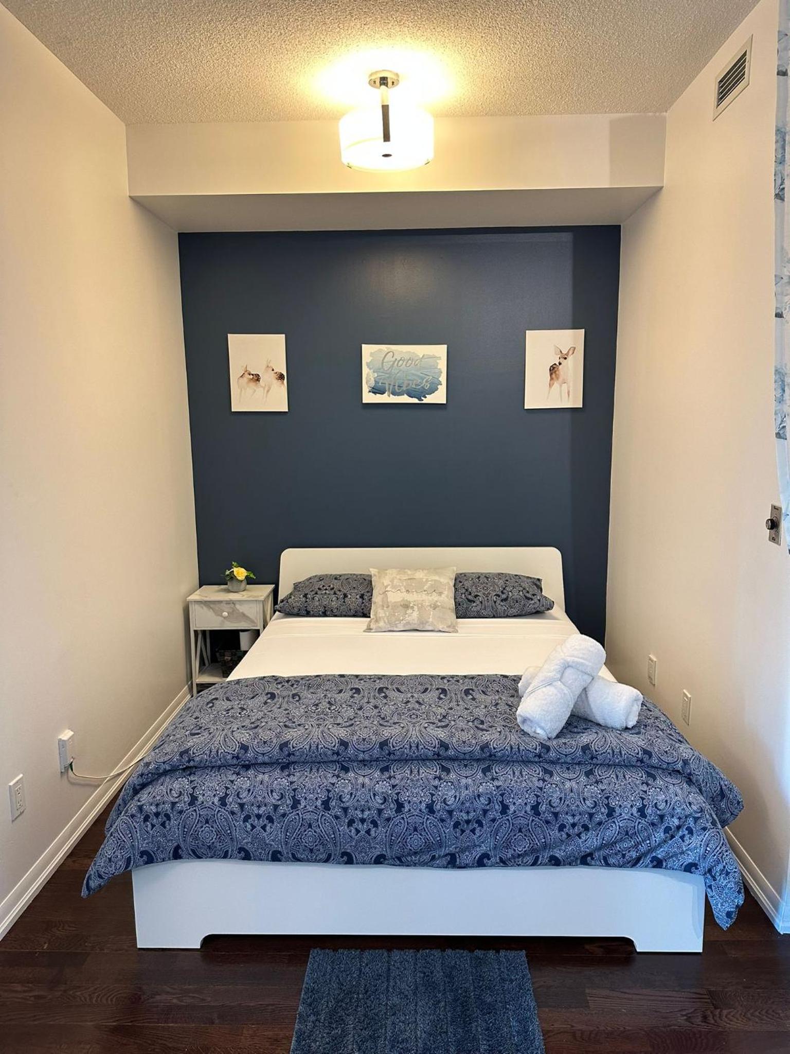 Lakeview Condo in Downtown with Free Parking.