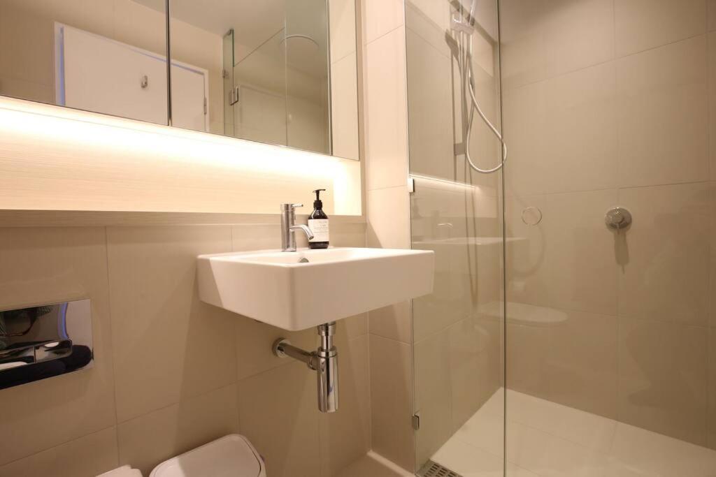 Great location 2B1B free parking