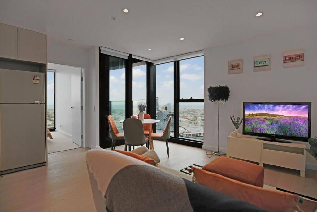 Great location 2B1B free parking