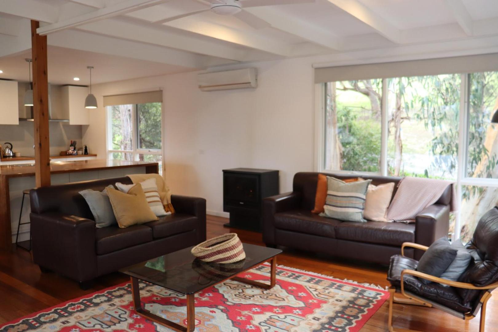 Whispering Gums - Ocean Views, Pet Friendly, EV UNIT 7kW for electric cars, Sleeps 7