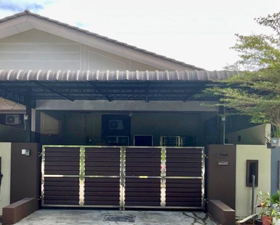 Impiana Pool House Seri Manjung photo 8