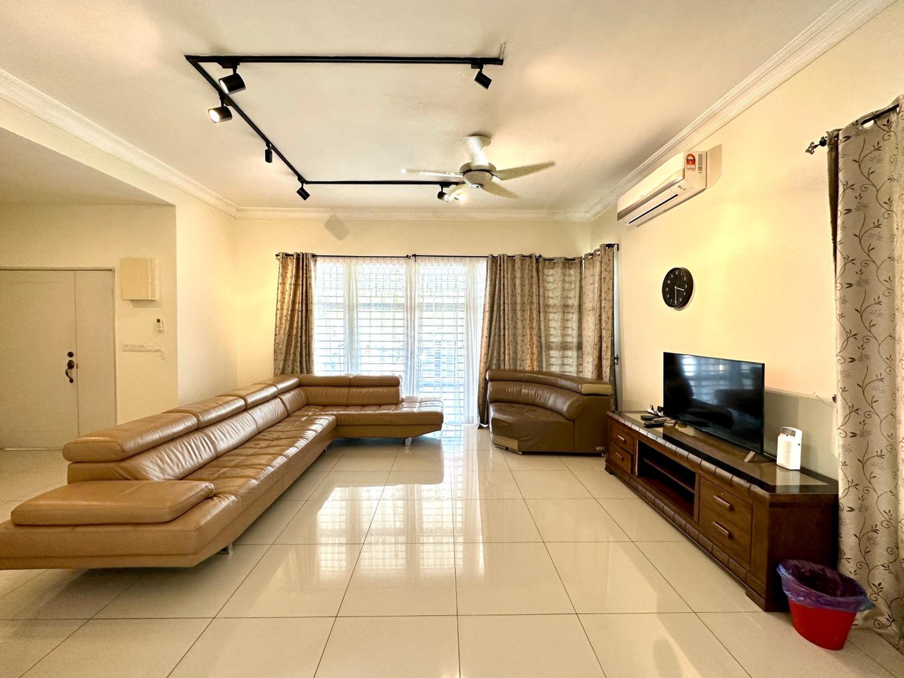 BNB Casa Grande at Rawang - spacious, 15 pax and WiFi, photo 16