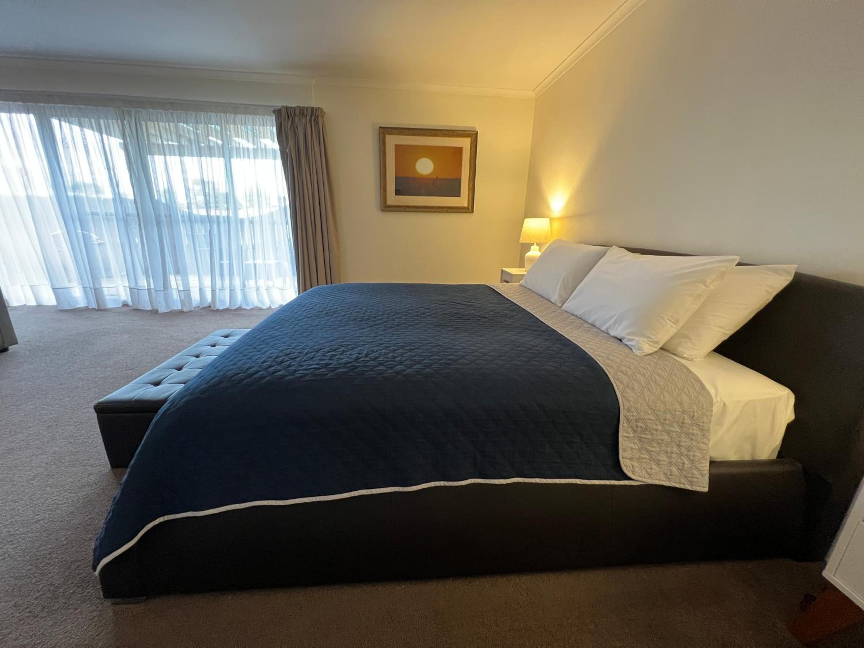 Summerhill Motor Inn