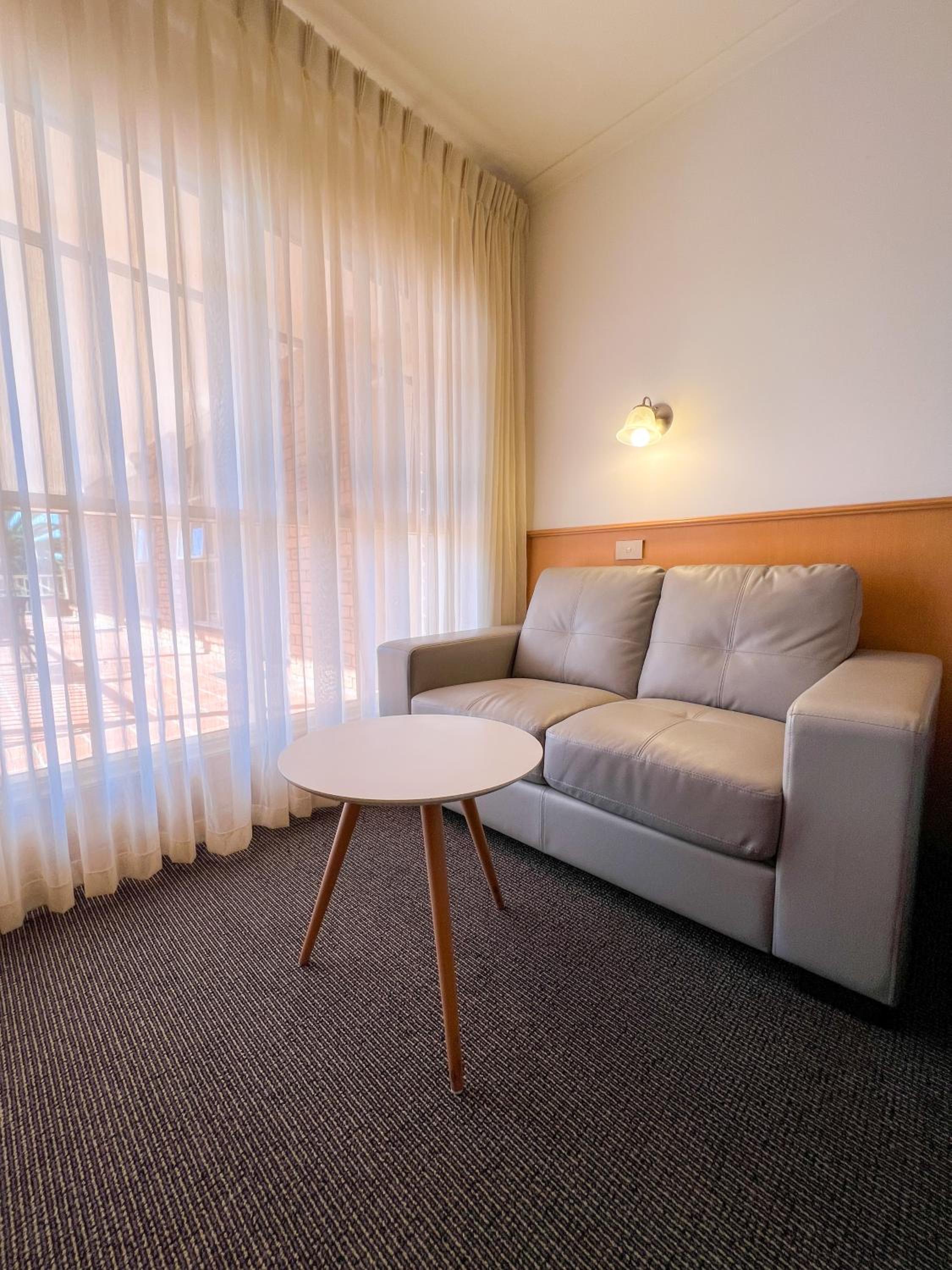 Summerhill Motor Inn