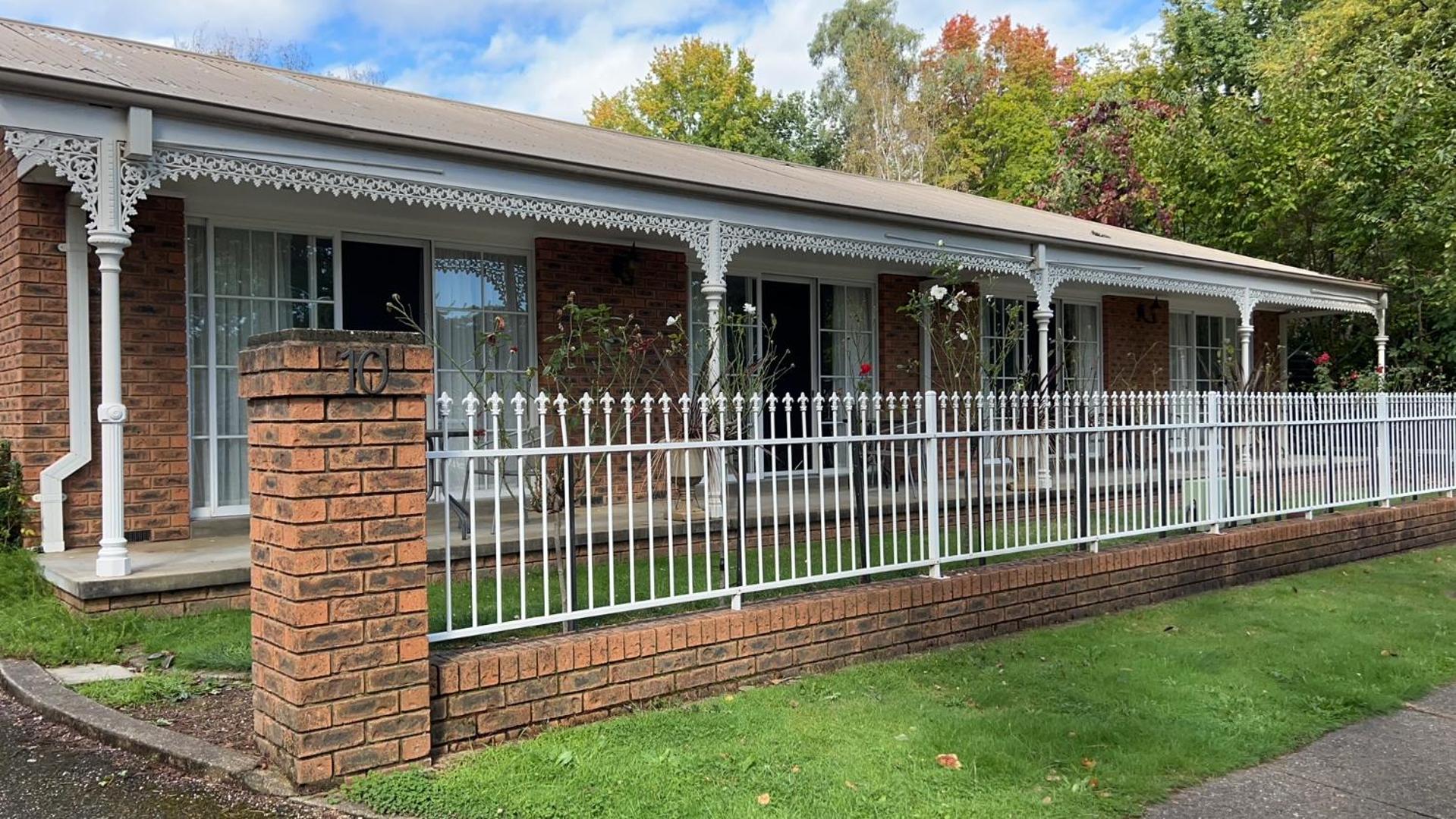 Hotel Barrass's John Bright Motor Inn