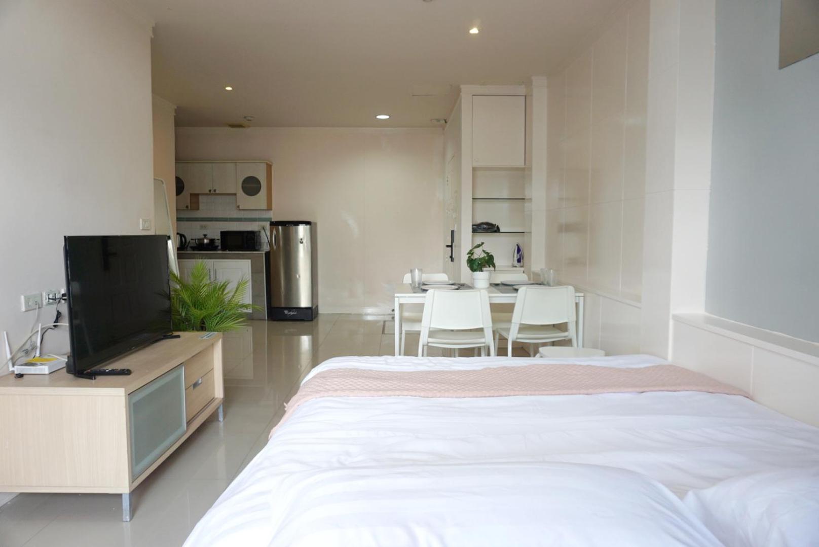 Center Bangkok Suite next to Platinum mall