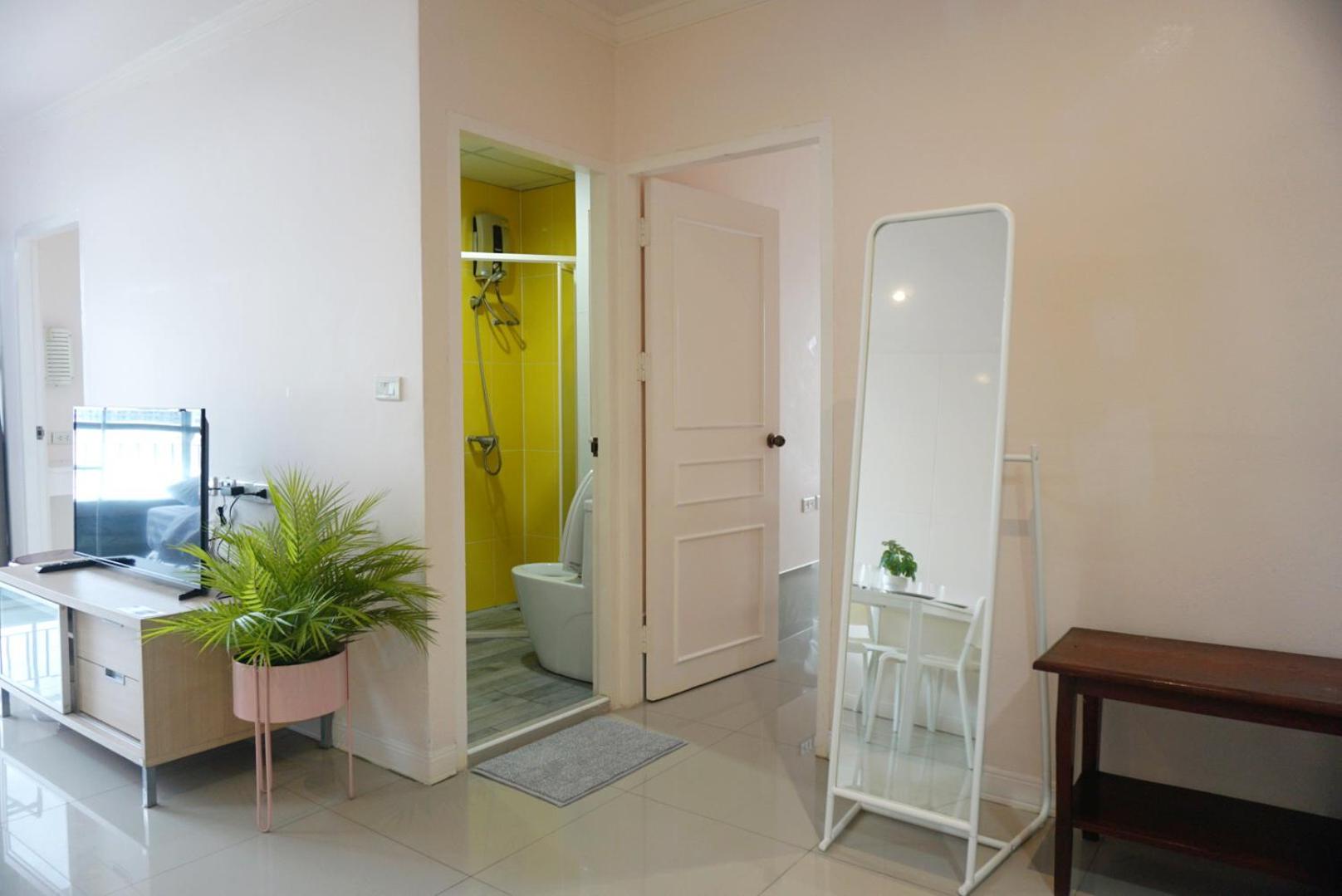 Center Bangkok Suite next to Platinum mall