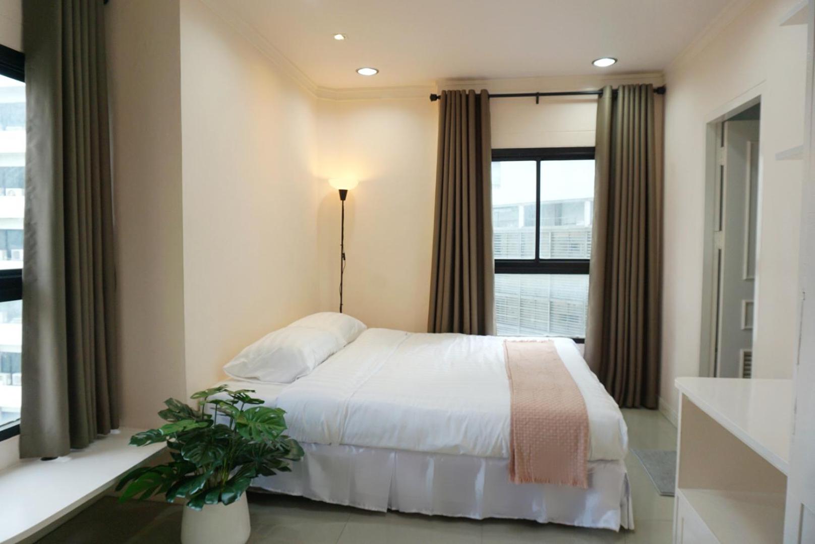 Center Bangkok Suite next to Platinum mall