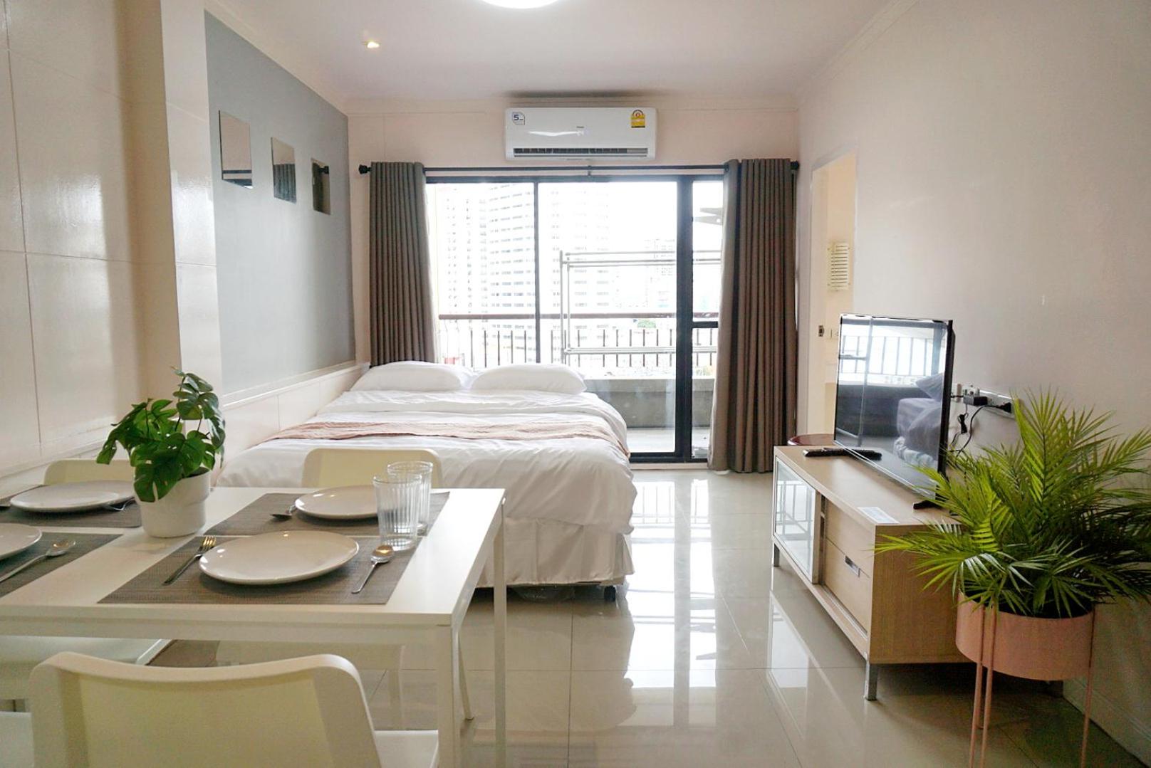 Center Bangkok Suite next to Platinum mall