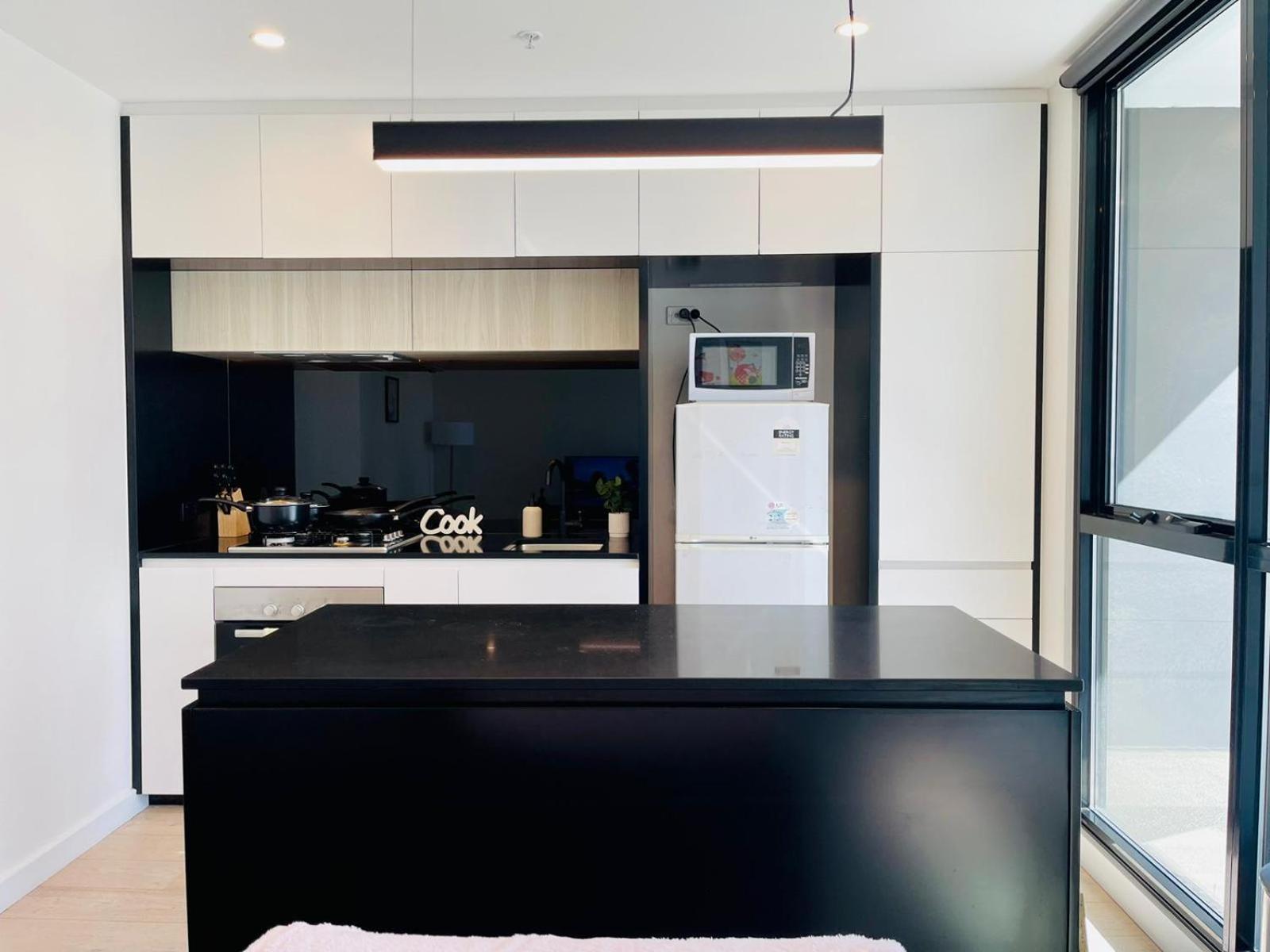 Urban Chic Retreat near Crown w/ Free Parking