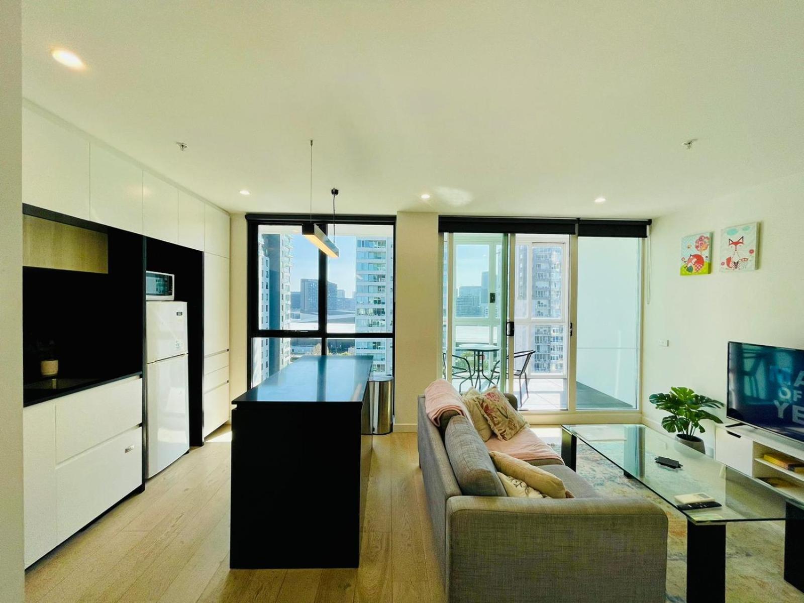 Urban Chic Retreat near Crown w/ Free Parking