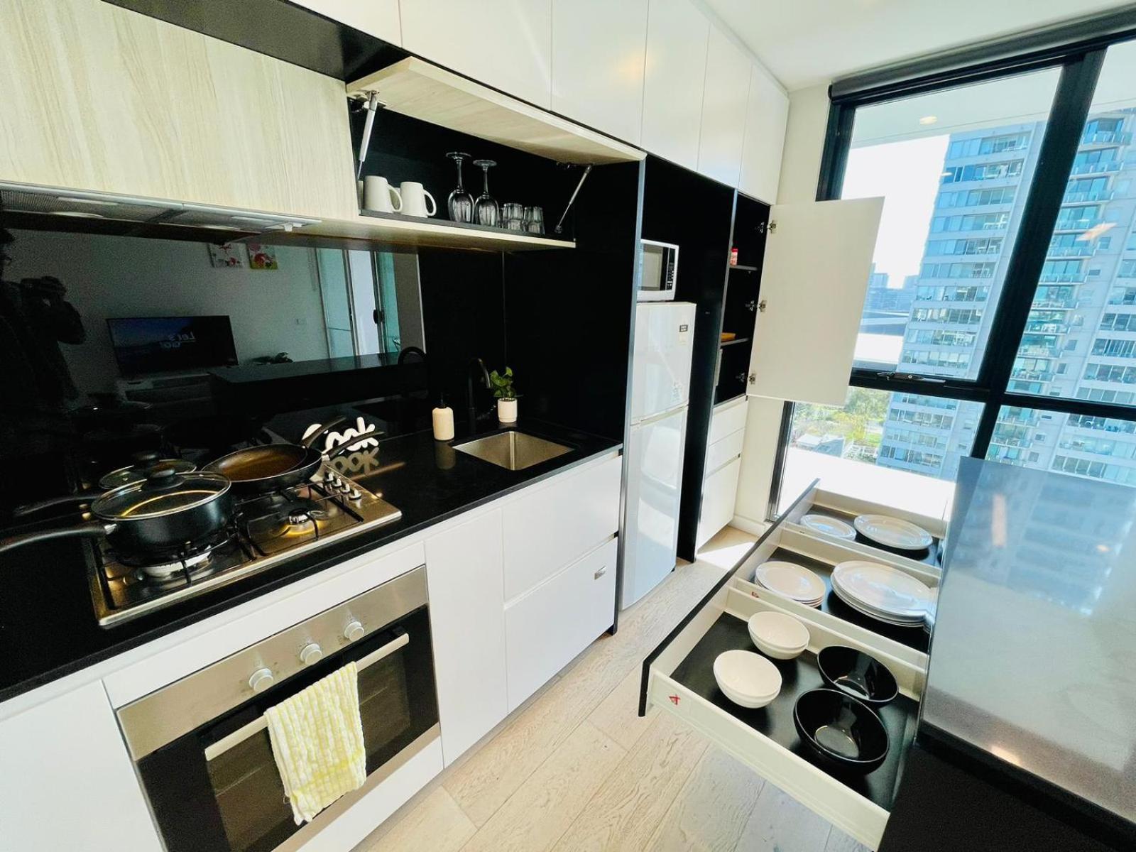 Urban Chic Retreat near Crown w/ Free Parking