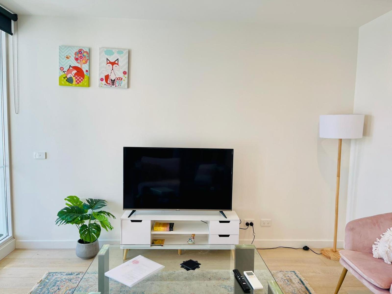 Urban Chic Retreat near Crown w/ Free Parking