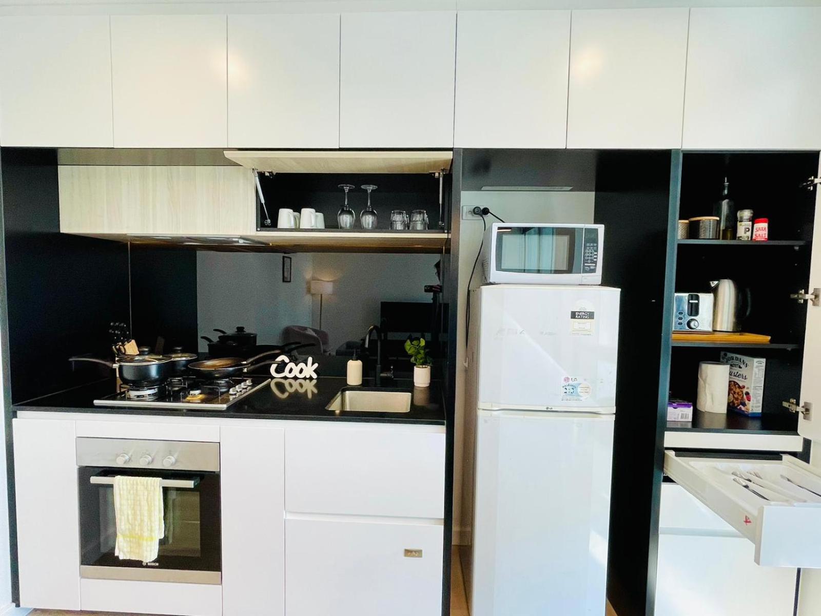 Urban Chic Retreat near Crown w/ Free Parking
