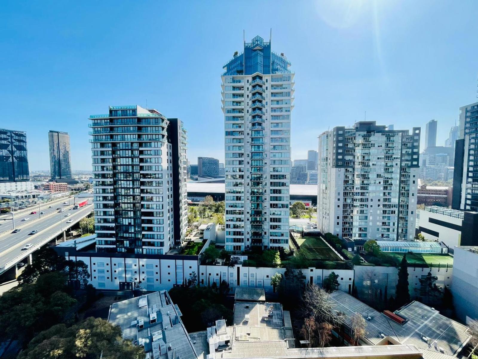 Urban Chic Retreat near Crown w/ Free Parking