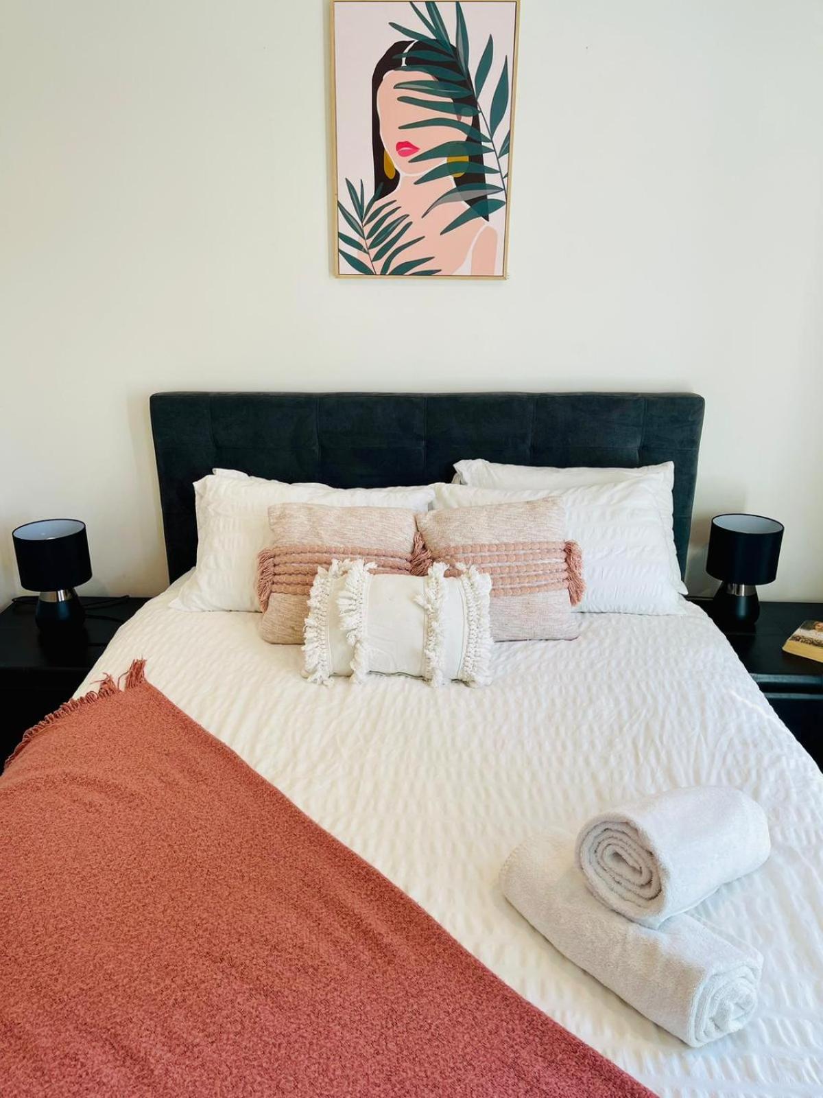 Urban Chic Retreat near Crown w/ Free Parking